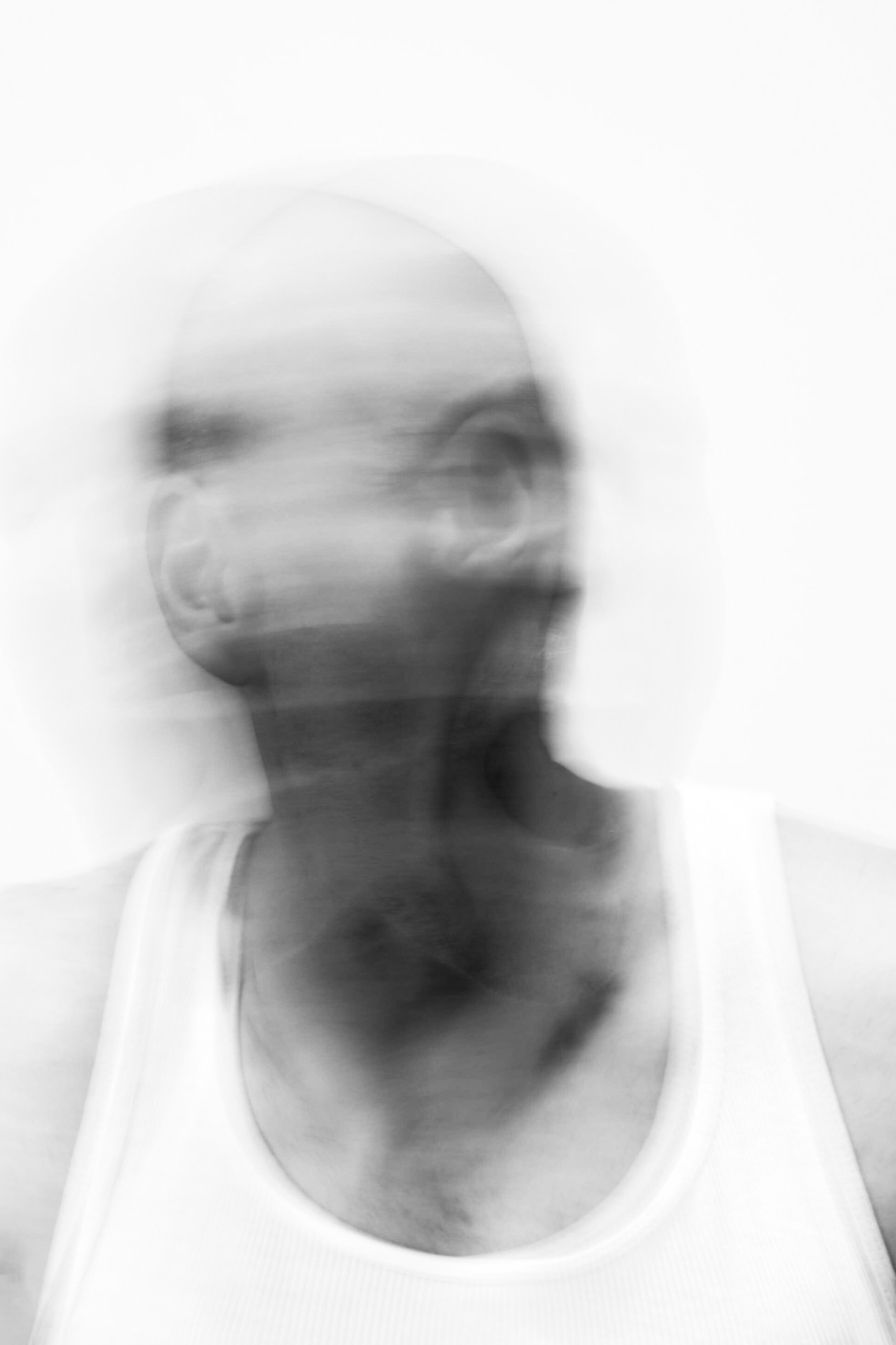 Steve Giasson. Performance invisible n&deg; 299 (Crier sans bruit). Reenactment d'Ion Grigorescu.&nbsp;Mimicry. 1975. D'apr&egrave;s Francis Bacon.&nbsp;Study of a Head. 1952. D'apr&egrave;s Francis Bacon.&nbsp;Study after Vel&aacute;zquez's Portrait of Pope Innocent X. 1953.&nbsp;Cr&eacute;dits et retouches photographiques : Charles-&Eacute;tienne Lebrun. Galerie B-312. 24 ao&ucirc;t 2025.